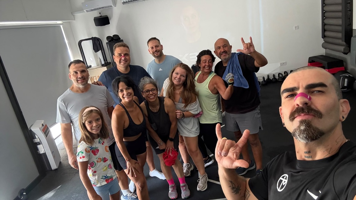Foto de grupo de la comunidad Master Trainers en el Studio de Málaga
